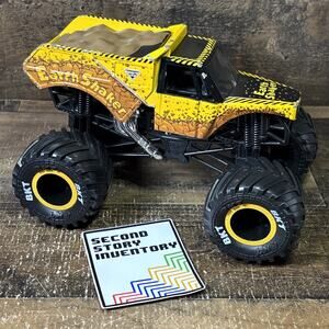 Monster Jam Earth Shaker Diecast Monster Truck Toy 1:24 Yellow Black Collectible